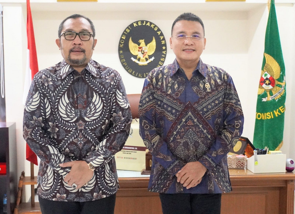 Wakil Ketua DPRD Prov Jawa Timur bersama Ketua Komisi Kejaksaan RI Sinergitas Fungsi Pengawasan